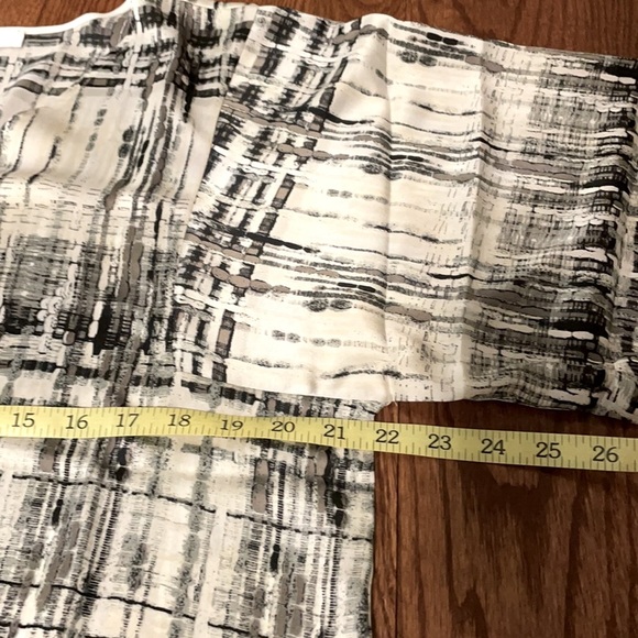 Natori women’s loungewear blk / wht  linear pattern, wide 3/4 sleeves. - Picture 8 of 10